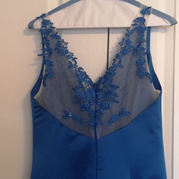 Bride's Mermaid Gown Plunging Neckline Royal Blue Size 8 - Picture 2 of 16